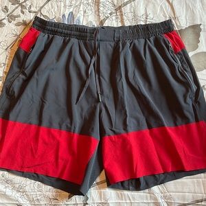 Lululemon shorts w/ zipper pockets